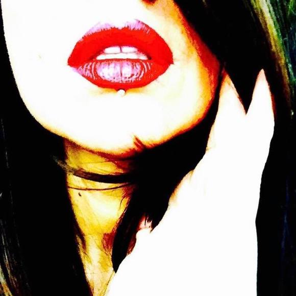 Meet your Posher, Caroline - Picture 1 of 1